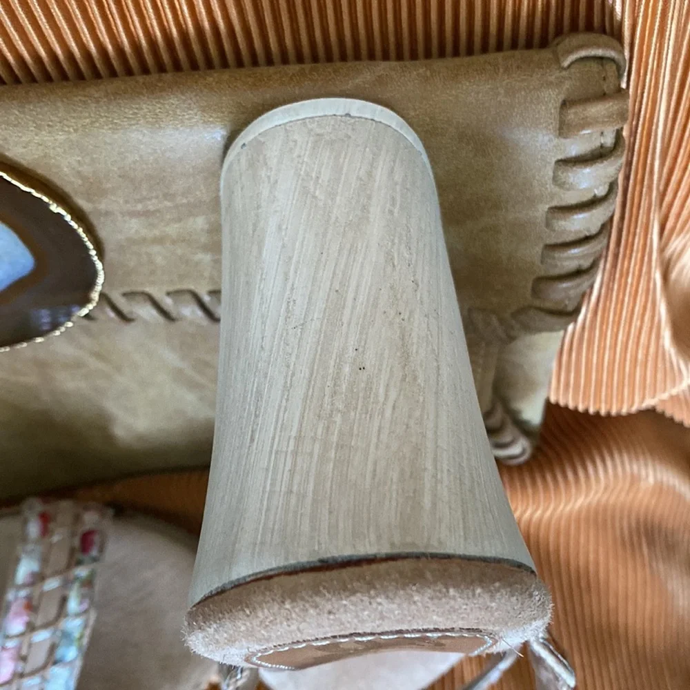 Vintage wooden heels Sbicca shoes! Glam and chic meet! - Picture 5 of 14
